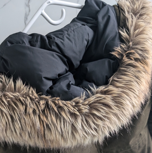 Aritzia Community Paradigm Parka - Picture 2 of 8